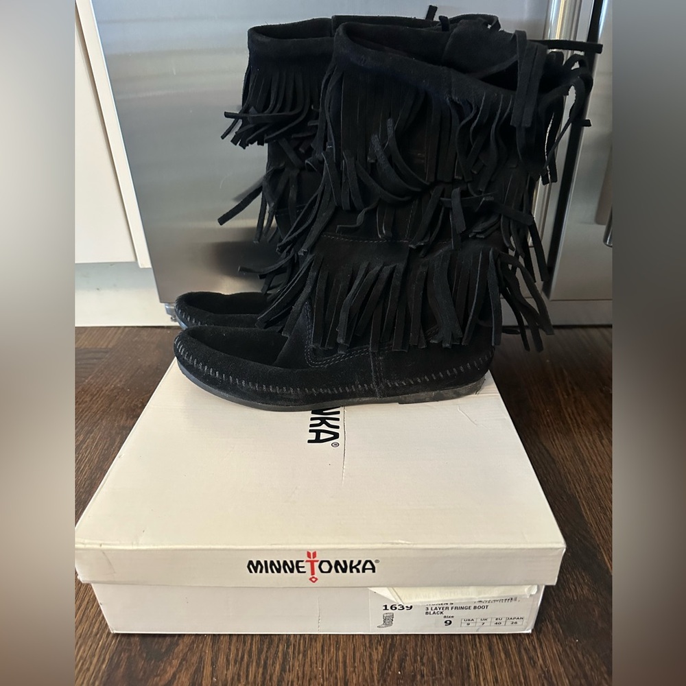 Minnetonka 3 layer suede fringe boots black size 9 - Excellent condition